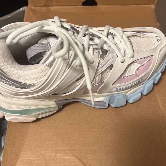 Shoes - Picture 2 of 6